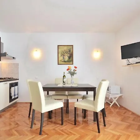 Perla Apartment *